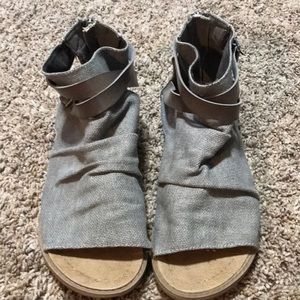 Blowfish grey sandals sz 8.5